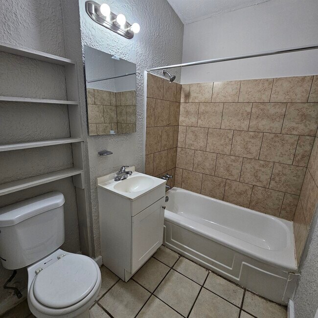 Foto del edificio - 1516 Majestic Ave