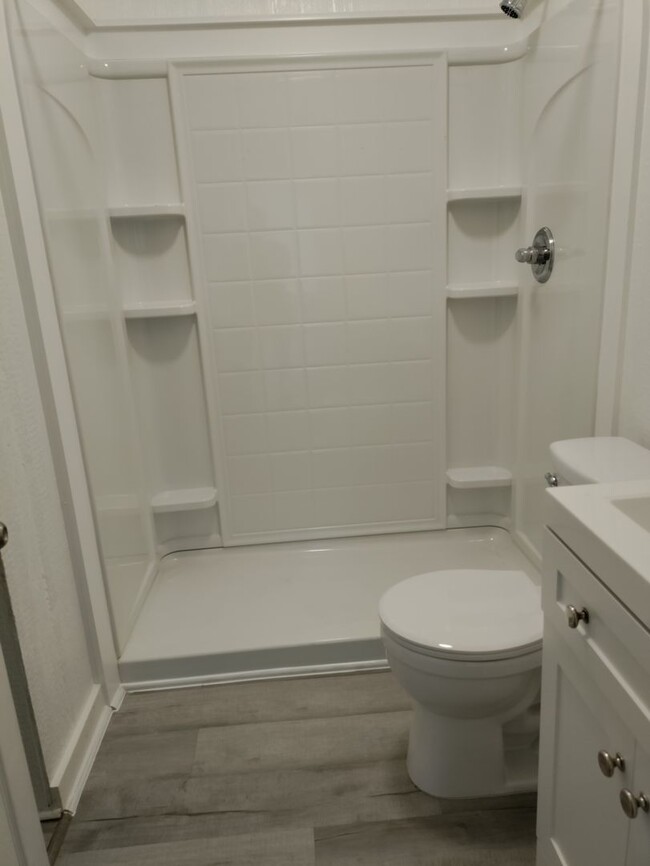 Building Photo - 2 br 1 bath