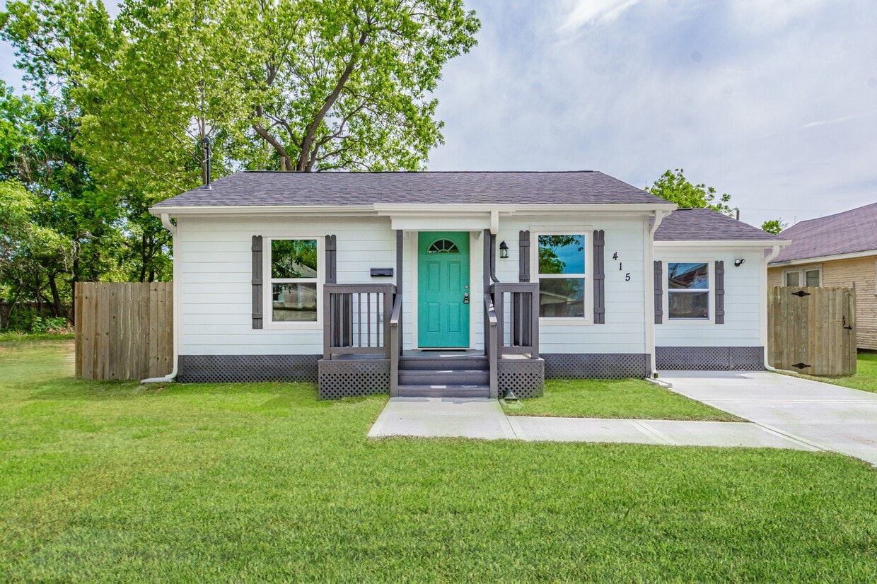 Primary Photo - 415 7th Ave N