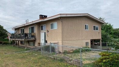 Building Photo - 9345 Charles St