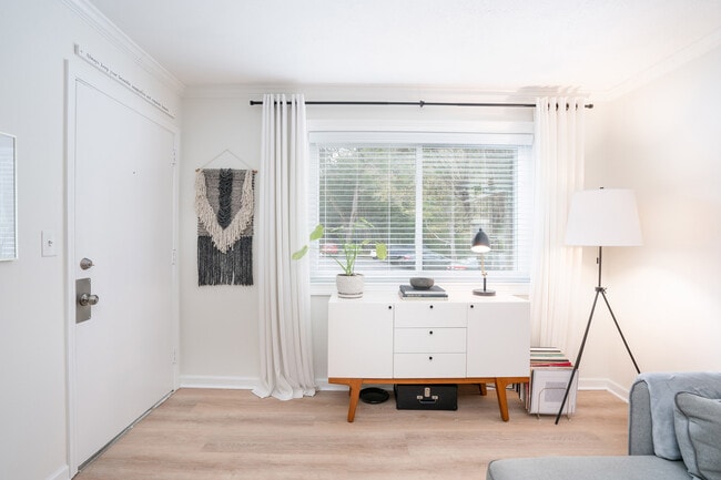 Foto del edificio - 100 Biscayne Dr NW