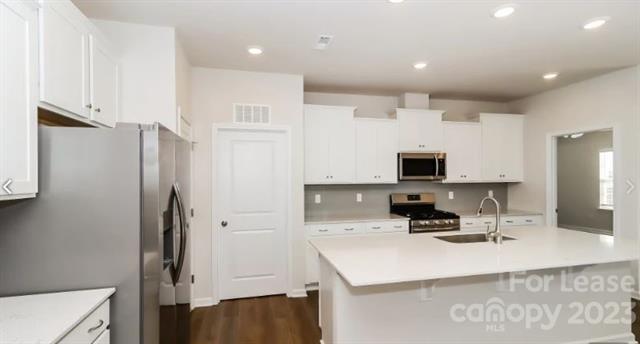 Building Photo - 108 Watrous Way