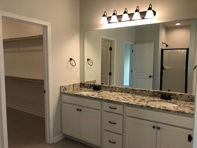 Building Photo - PRAIRIEVILLE HOME FOR RENT