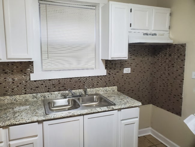 Photo - 7809 S Marshfield Ave (Chicago, IL) Apartment