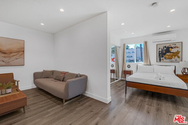 Foto del edificio - 1540 N Bronson Ave