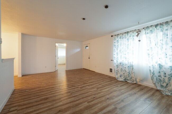 Foto del edificio - 938 E 65th St