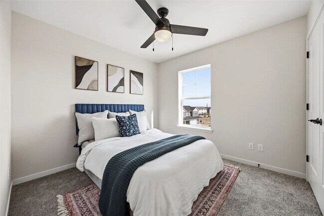 Foto del edificio - Big Ben at the Loop – Brand New 3 Bedroom Condo | Attached 2-Stall Garage