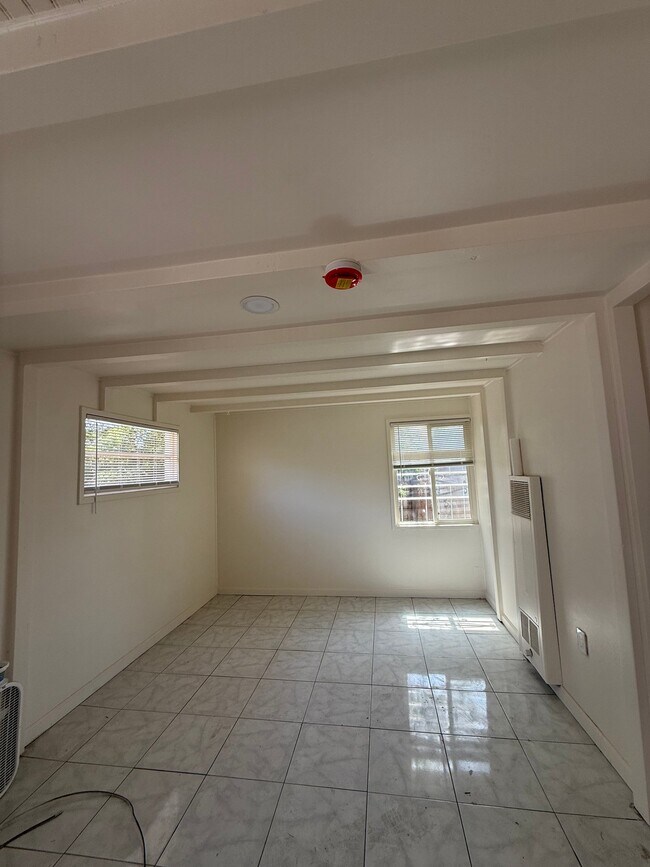Foto del edificio - 5252 1/2 Wood St