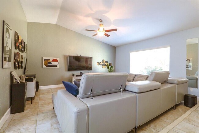 Building Photo - 1523 NW 39th Ter