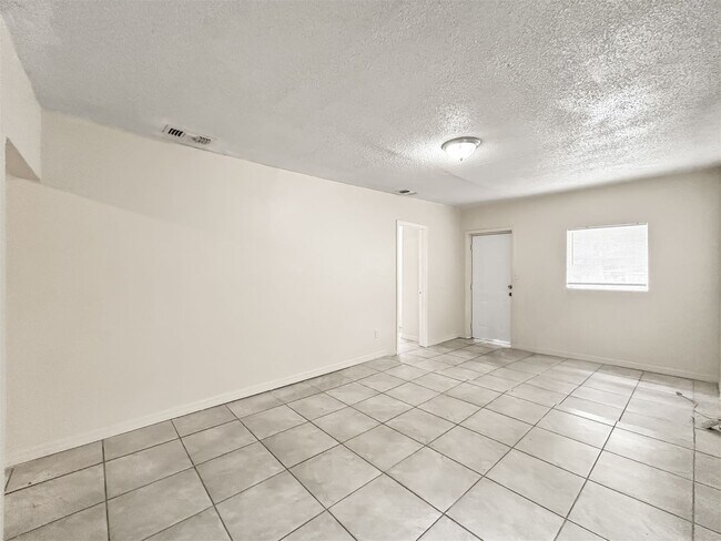 Foto del edificio - Updated and Move-In Ready in Prime Tampa Location! 4bed | 1bath