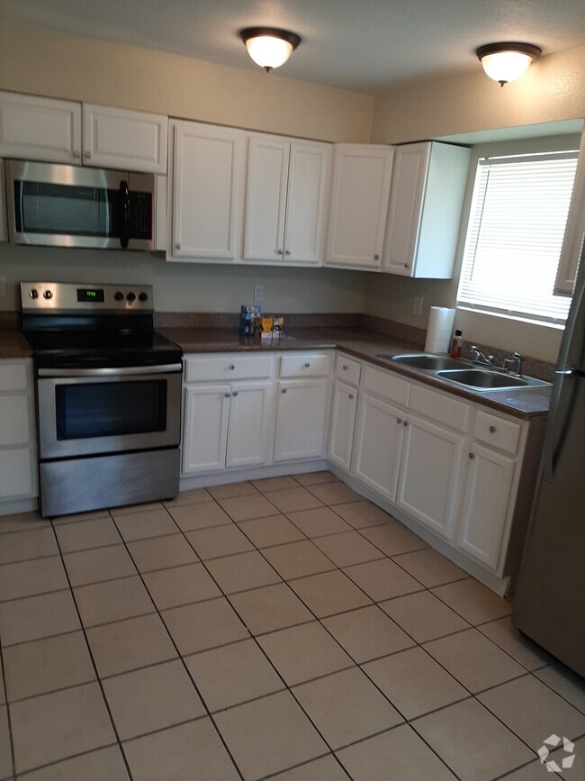 Building Photo - 2620 Angelique Dr