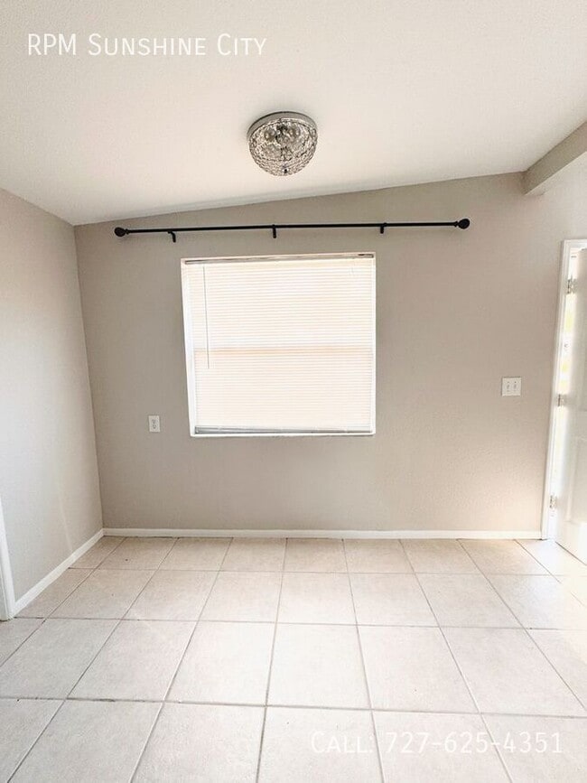 Foto del edificio - 8184 Rose Terrace