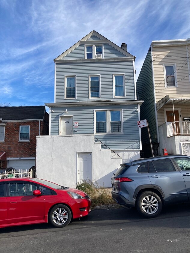 Primary Photo - 3054 Barker Ave