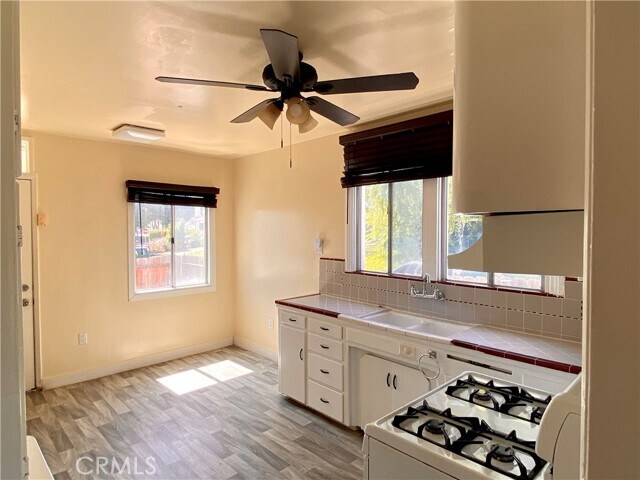 Foto del edificio - 843 W 13th St