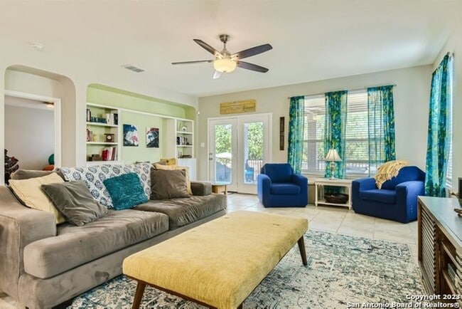 Building Photo - Beautiful 5 bedroom home in Texas Research...
