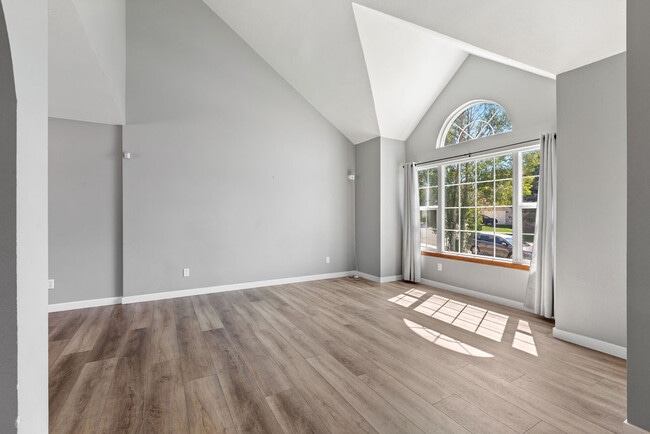 Building Photo - 4430 Sagamore Dr