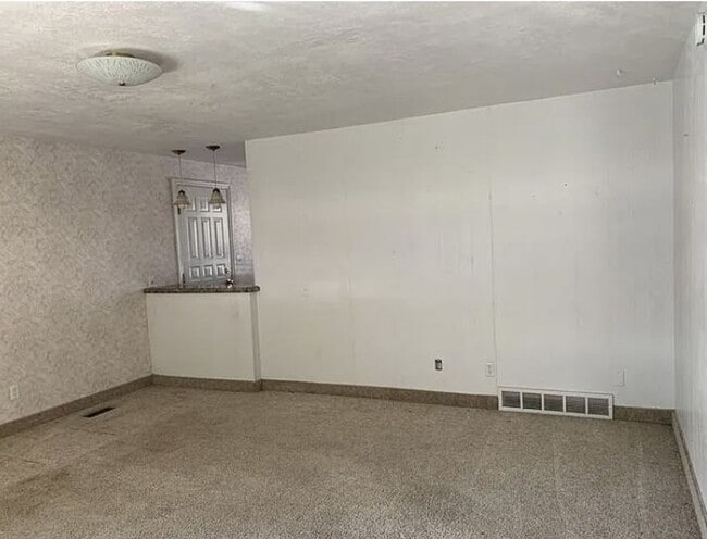 Building Photo - 299 N Highland Dr