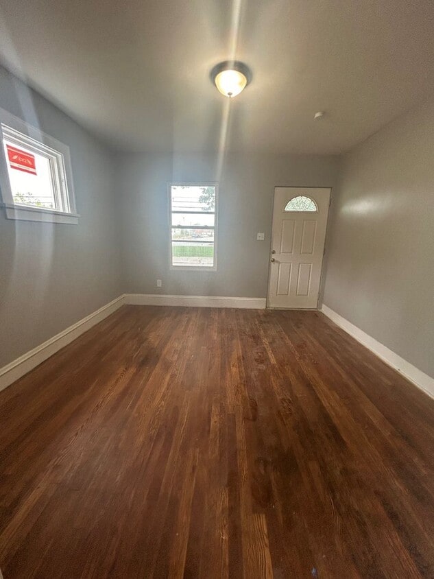 Primary Photo - 2103 W 106 ST