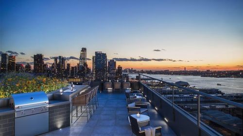 Building Photo - 606 W 57th St