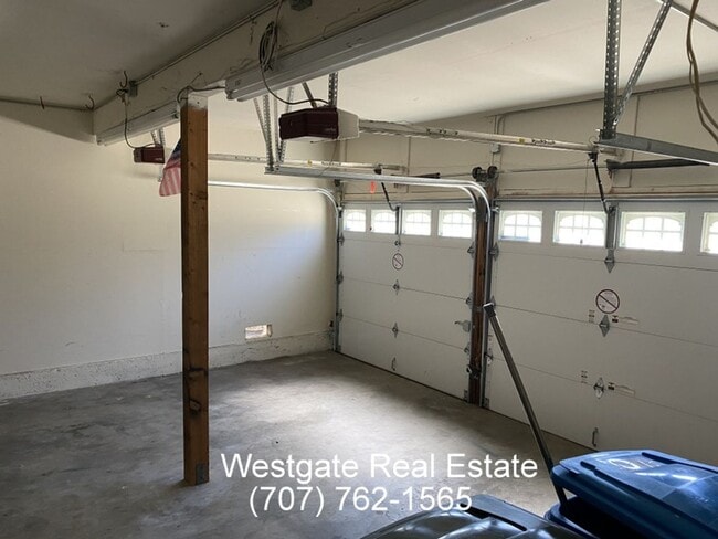 Building Photo - Nice  3/2 home located Near Downtown Petal...