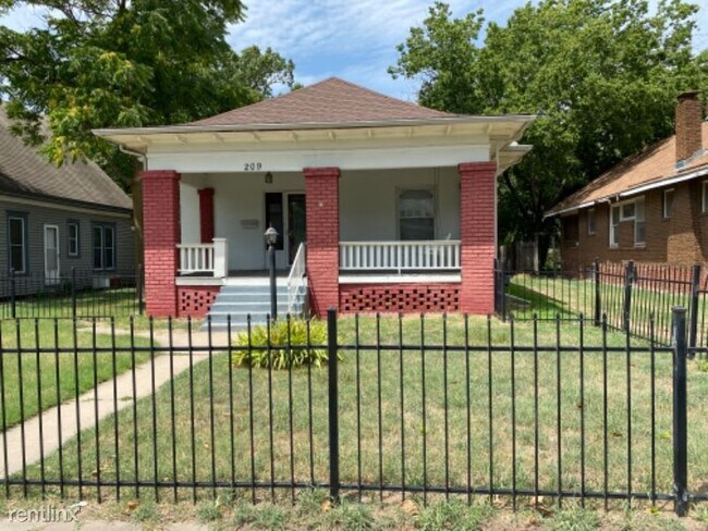 Building Photo - 3 br, 1 bath House - 209 S Glenn St