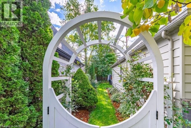 Building Photo - 32 Parker Ave