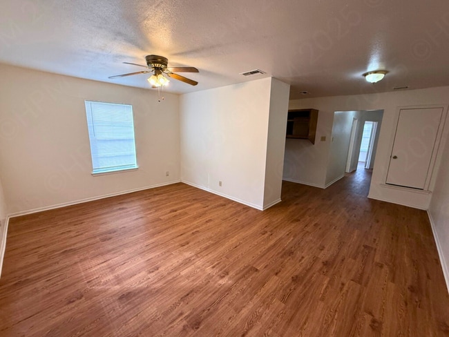 Photo - W. Olmos Apartment