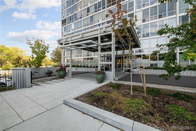 Building Photo - 3100 Cherry Creek S Dr
