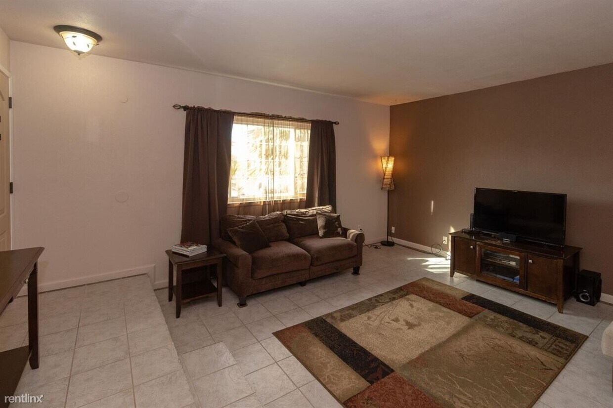 Foto del edificio - 3 br, 2 bath House - 5330 N Santa Fe Ave