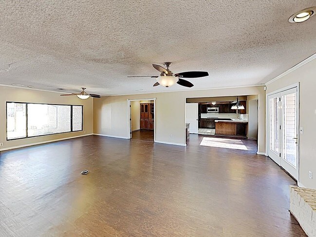 Building Photo - 11504 Carriage Dr