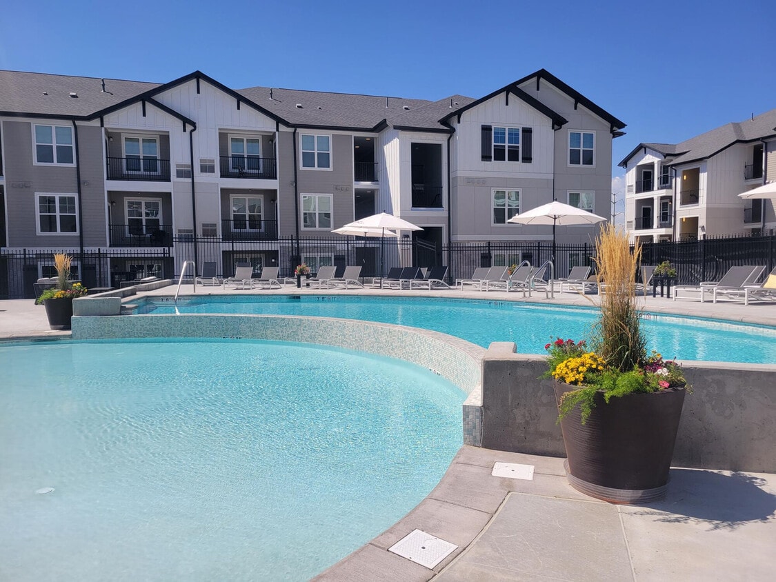 Lark on Woodmen Apartments in Colorado Springs, CO