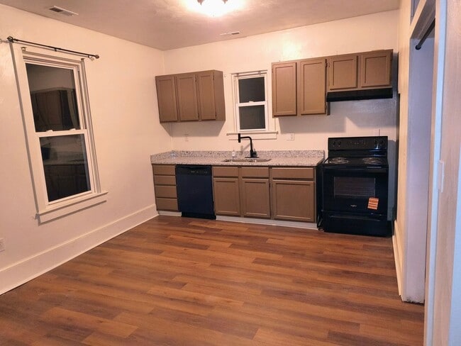 Building Photo - 1328 37th St