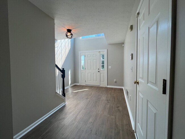 Building Photo - Charming 3-Bedroom Home with Modern Upgrad...