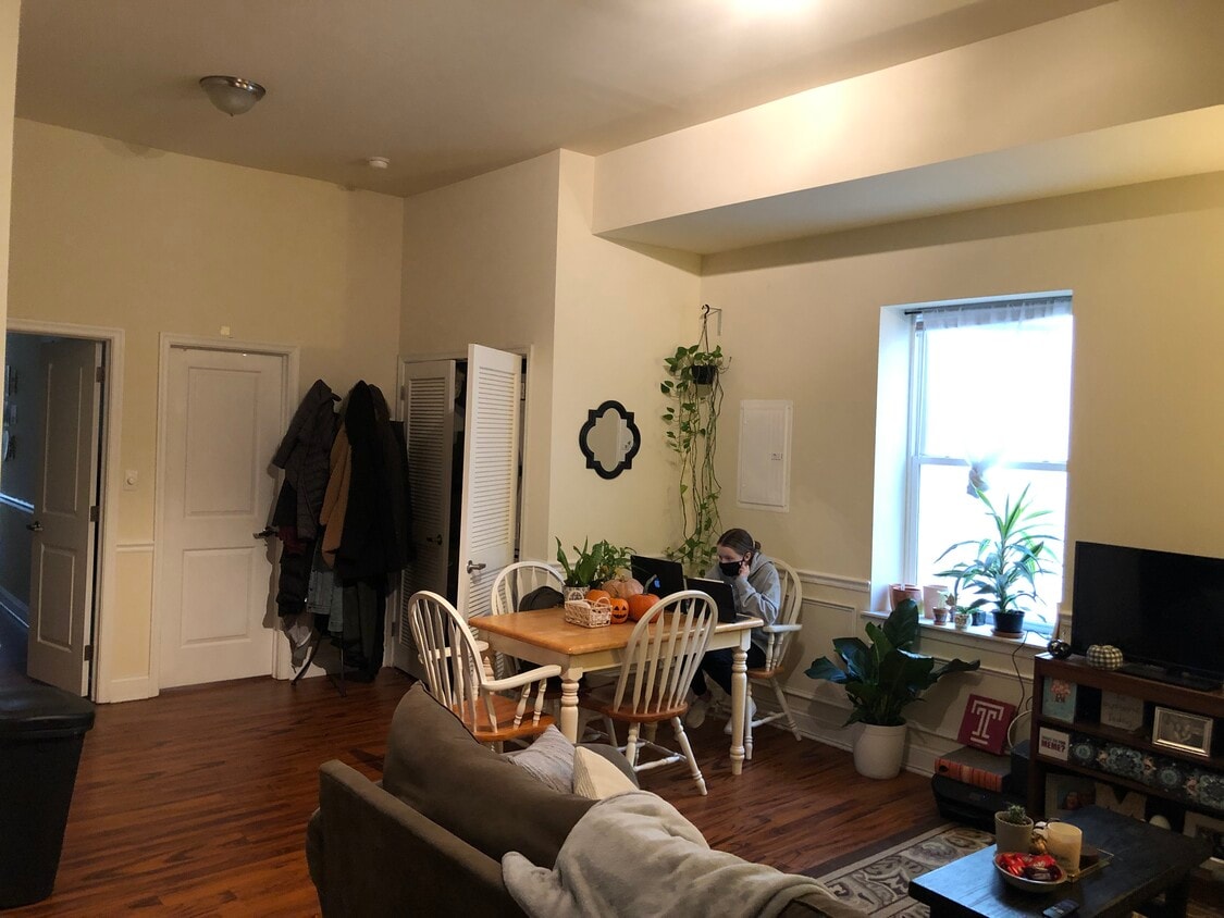 Open living space - 1533 N 15th St