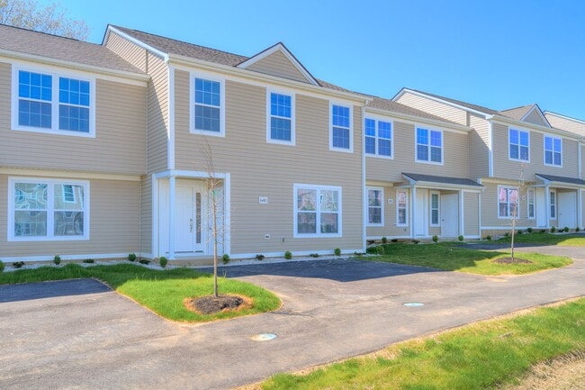 Foto del edificio - Available for the 2026-2027 leasing term