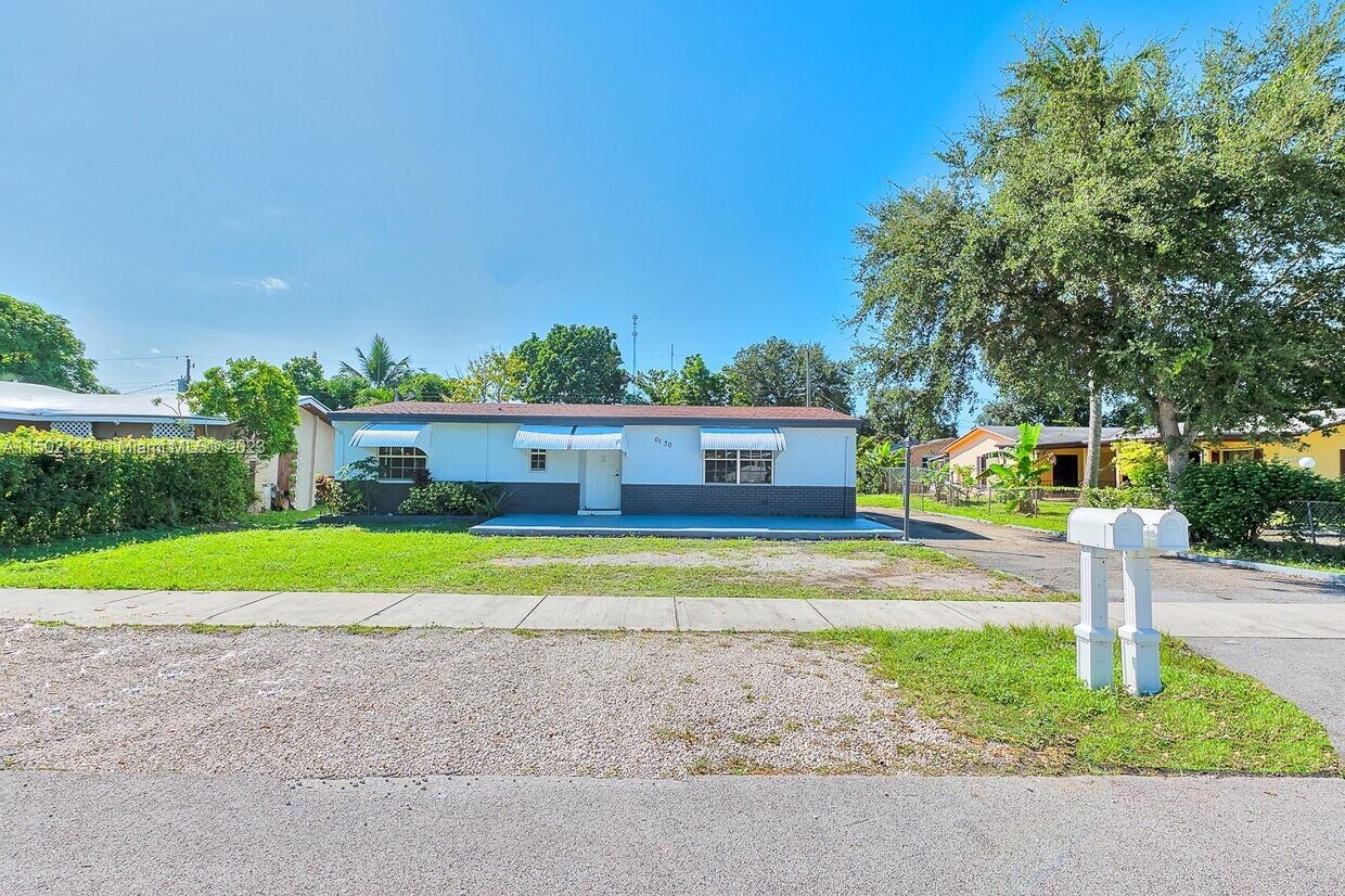 Primary Photo - 6130 SW 32nd St