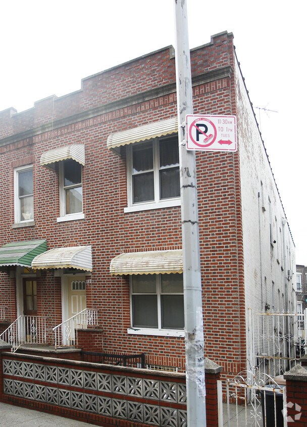 Foto principal - 187 Bay 22nd St