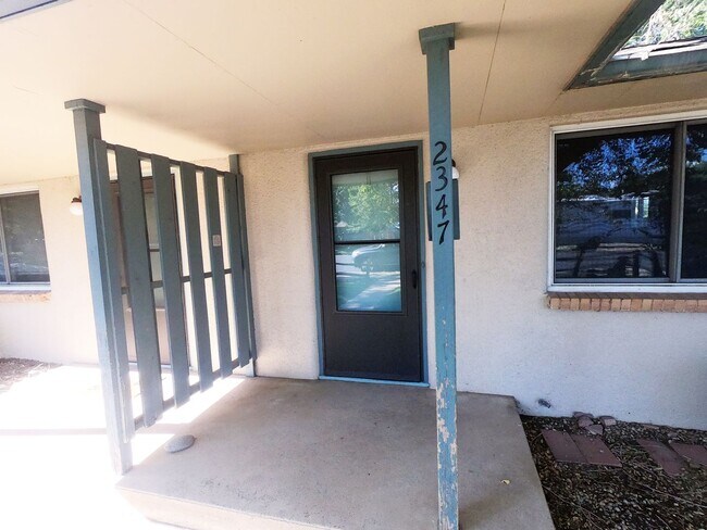 Building Photo - 2345-2347-2347 Goss St