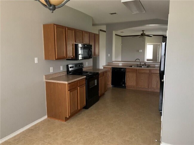 Building Photo - 1006 Potter Cove