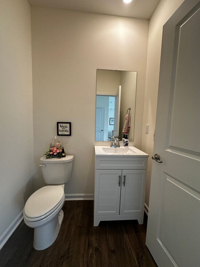 Building Photo - 3 bed/2.5 bath with garage - E Morristown, TN