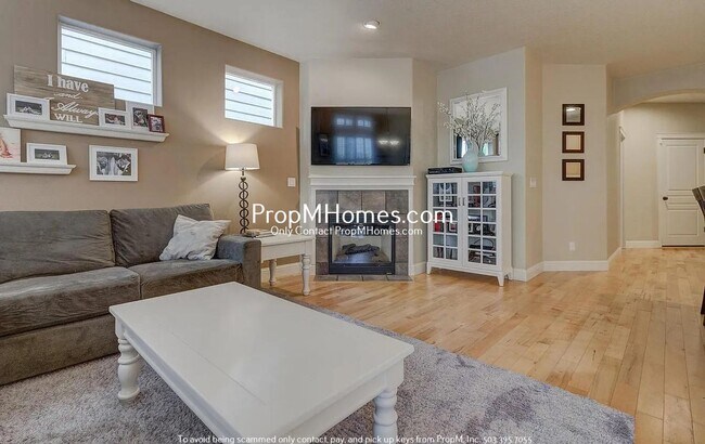 Foto del edificio - Luxury Four Bedroom Home in King City!