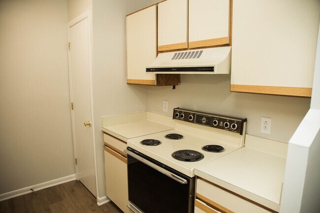Building Photo - Top Floor One Bedroom in Turtle Creek | Po...