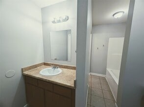 Building Photo - 138 S Bend Ct