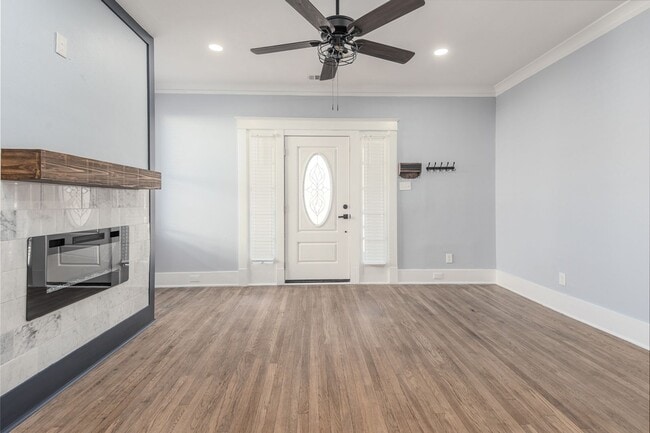 Foto del edificio - 3BR SFR with Washer/Dryer In Unit & Fenced Backyard in Midtown