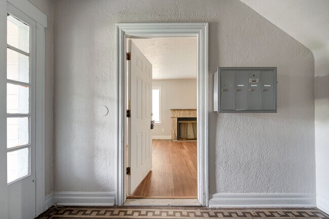 Building Photo - 817 East Dr