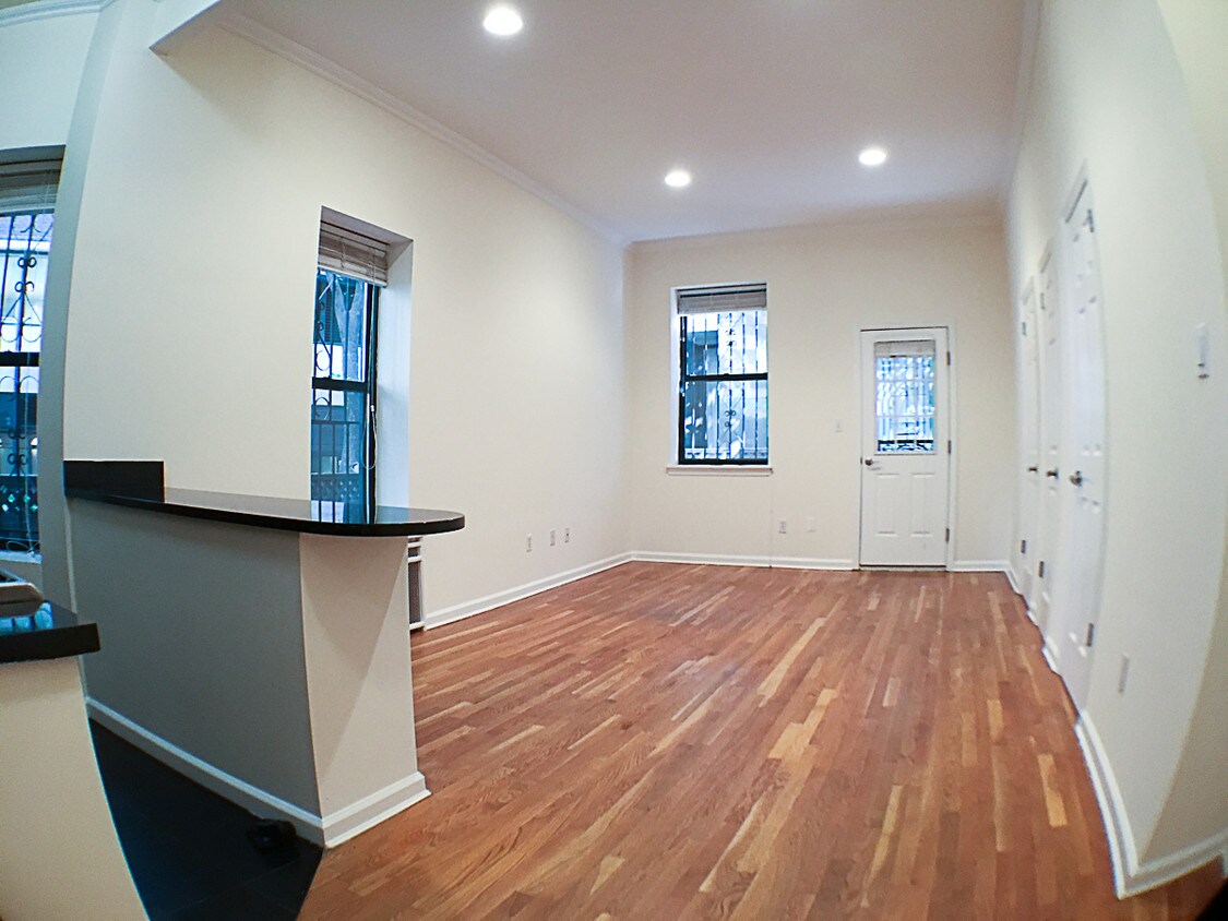 Primary Photo - 33 W 63rd St