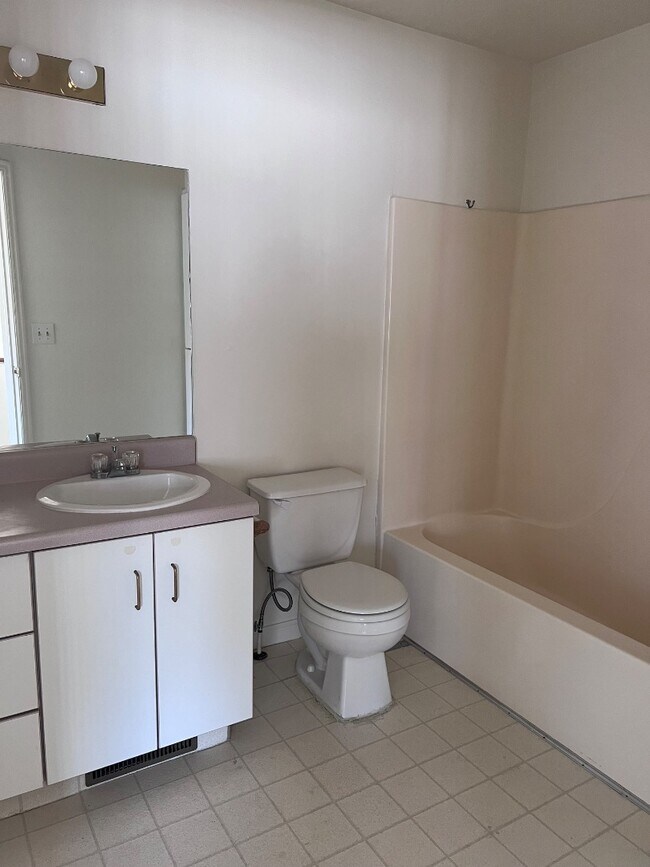 Foto del edificio - 570 W 350 N