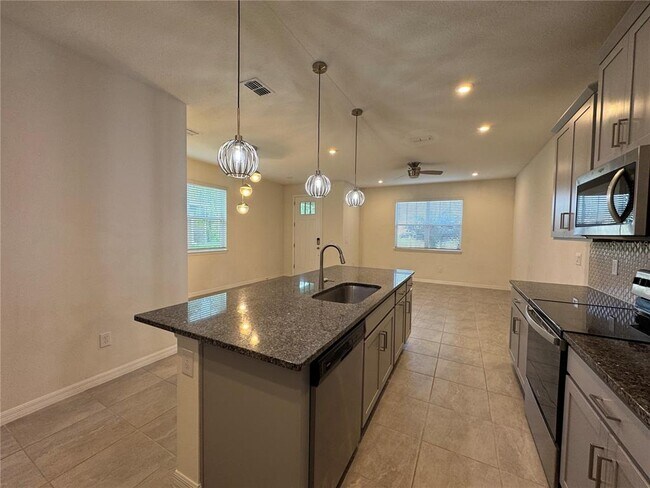 Foto del edificio - 8936 Matriarca Aly