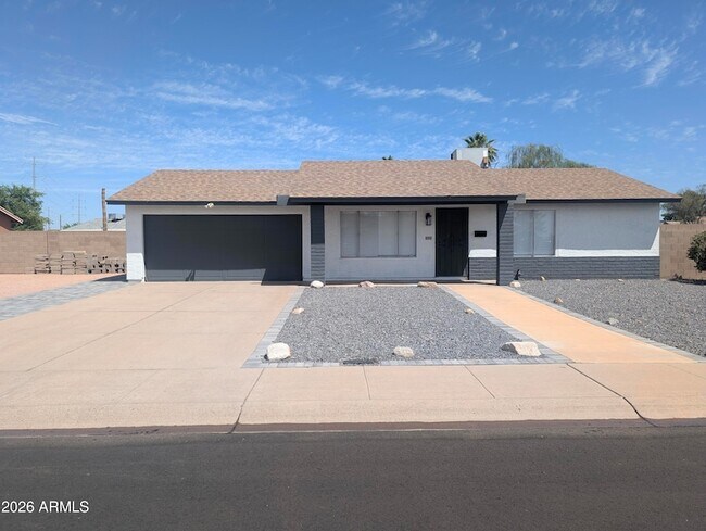 Building Photo - 1222 W Auburn Dr