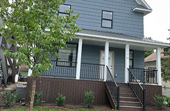 Building Photo - 2116 Como Ave SE